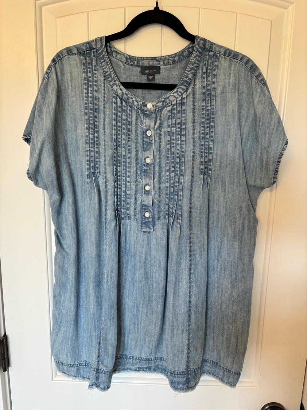 J. Jill Light Wash Chambray Pintuck Button Tunic